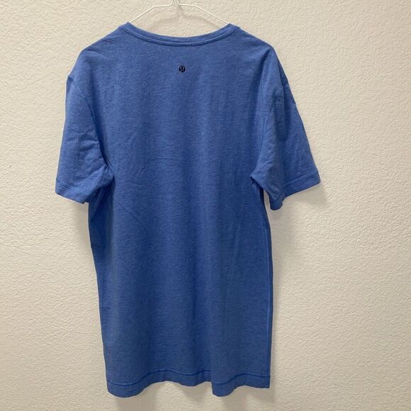 Lululemon Men’s T-Shirt V-Neck Blue Athletic Gym Workout Stretch Sz L - Picture 3 of 5